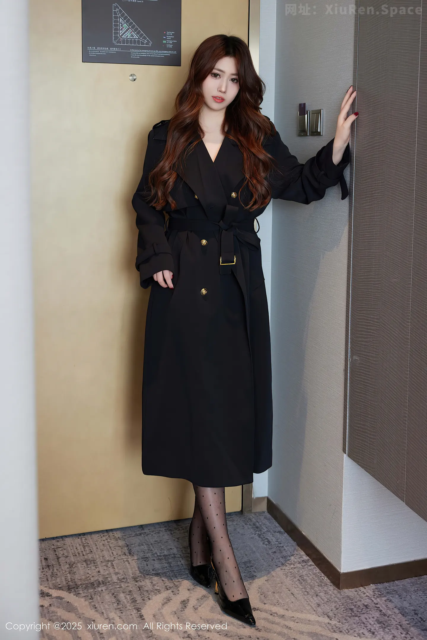 图片[6]-[XiuRen秀人网] VOL.9913 模特蛋蛋宝黑色OL服饰露性感黑色情趣内衣秀丰腴身材诱惑写真71P-秀人网官方网站